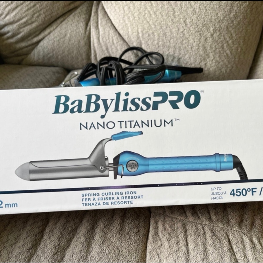 BabyLiss Pro Nano Titanium 1 1/4in curling iron